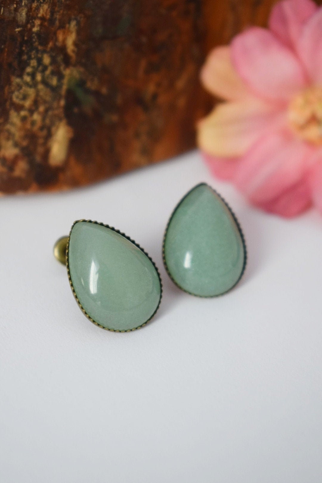 Tropfenförmige Aventurin Ohrstecker, Grüner Edelstein, Antik Bronze, Vintage Geburtsstein Ohrringe, Geschenk für Sie