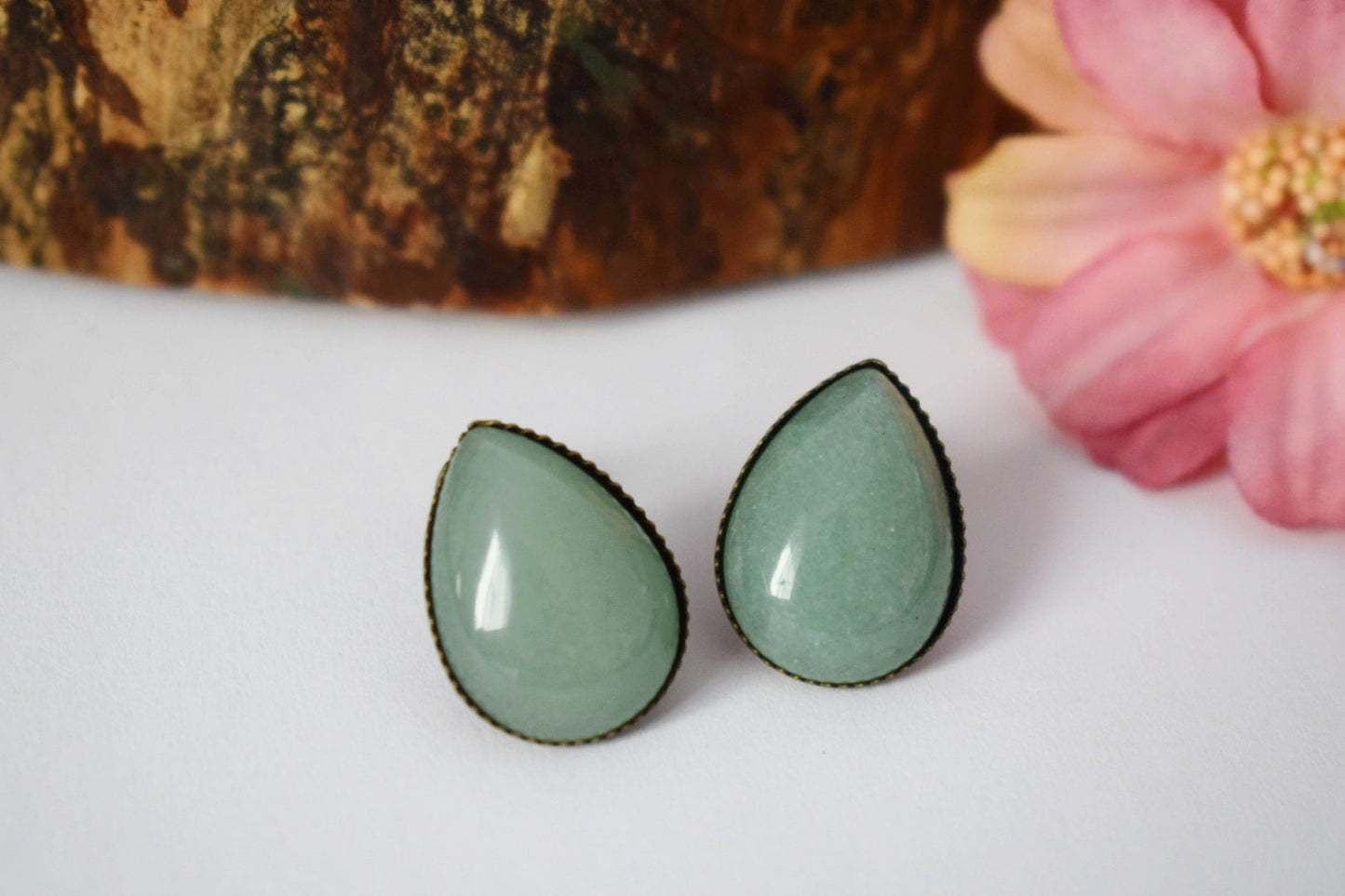 Tropfenförmige Aventurin Ohrstecker, Grüner Edelstein, Antik Bronze, Vintage Geburtsstein Ohrringe, Geschenk für Sie