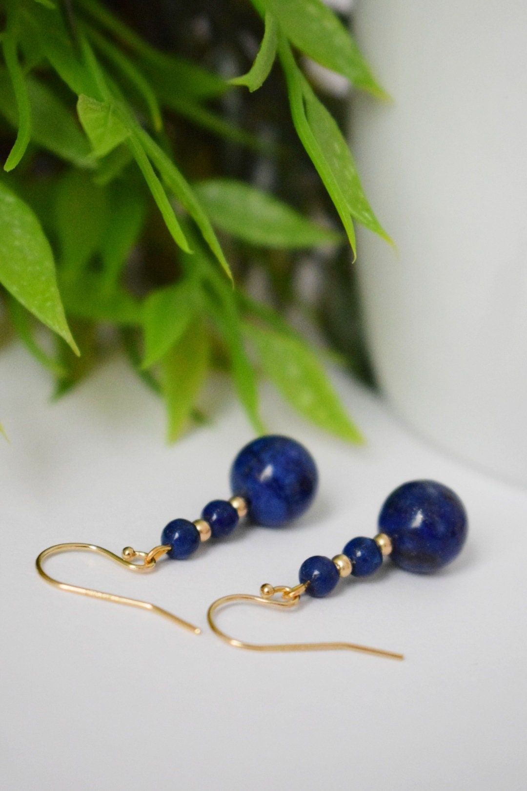 Goldgefüllte Lapisohrringe, Lapislazuli-Ohrringe, Edelsteinohrringe, Steinohrringe, Gold, 14 Karat, Dunkelblau, zierlich, Geschenk für Frauen