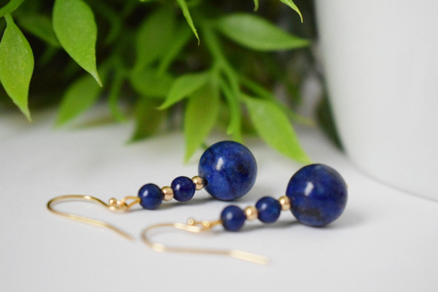 Goldgefüllte Lapisohrringe, Lapislazuli-Ohrringe, Edelsteinohrringe, Steinohrringe, Gold, 14 Karat, Dunkelblau, zierlich, Geschenk für Frauen