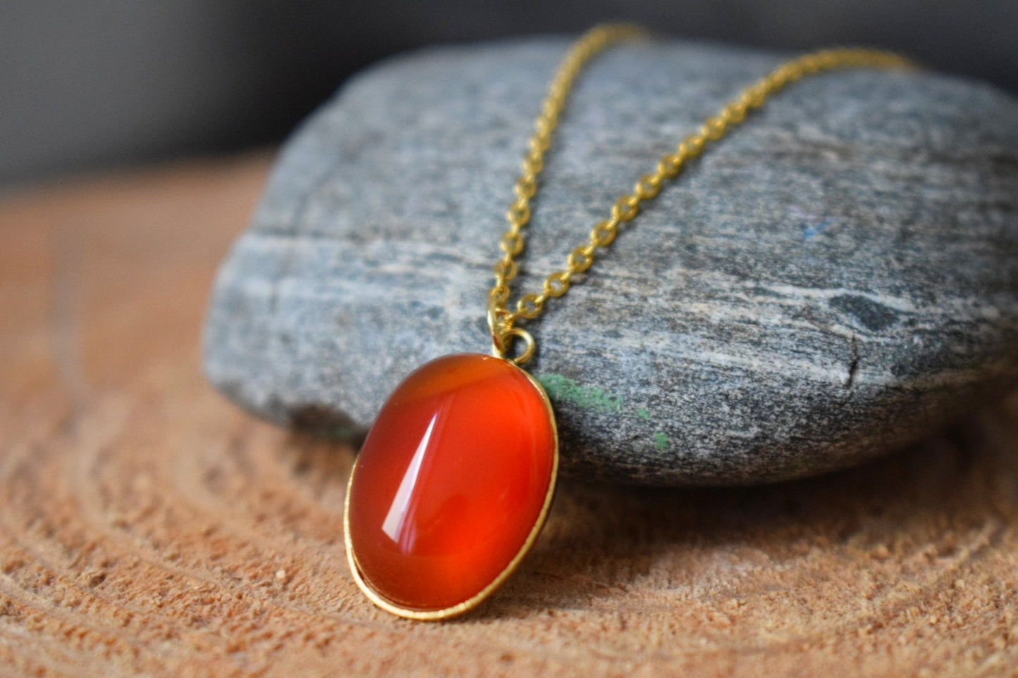 Rote Achat Halskette Gold, Ovale rote Edelstein Halskette, Rotgold, Roter Stein Anhänger Halskette, Achat Schmuck, handgefertigter Schmuck, Geschenk für Frauen