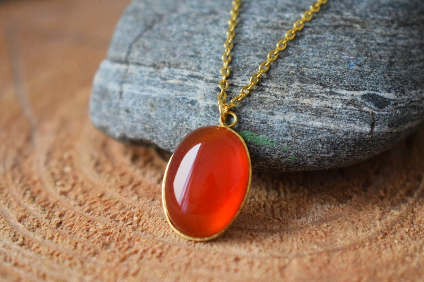 Rote Achat Halskette Gold, Ovale rote Edelstein Halskette, Rotgold, Roter Stein Anhänger Halskette, Achat Schmuck, handgefertigter Schmuck, Geschenk für Frauen