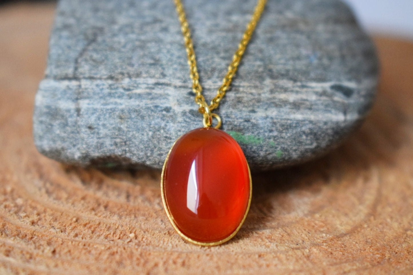 Rote Achat Halskette Gold, Ovale rote Edelstein Halskette, Rotgold, Roter Stein Anhänger Halskette, Achat Schmuck, handgefertigter Schmuck, Geschenk für Frauen