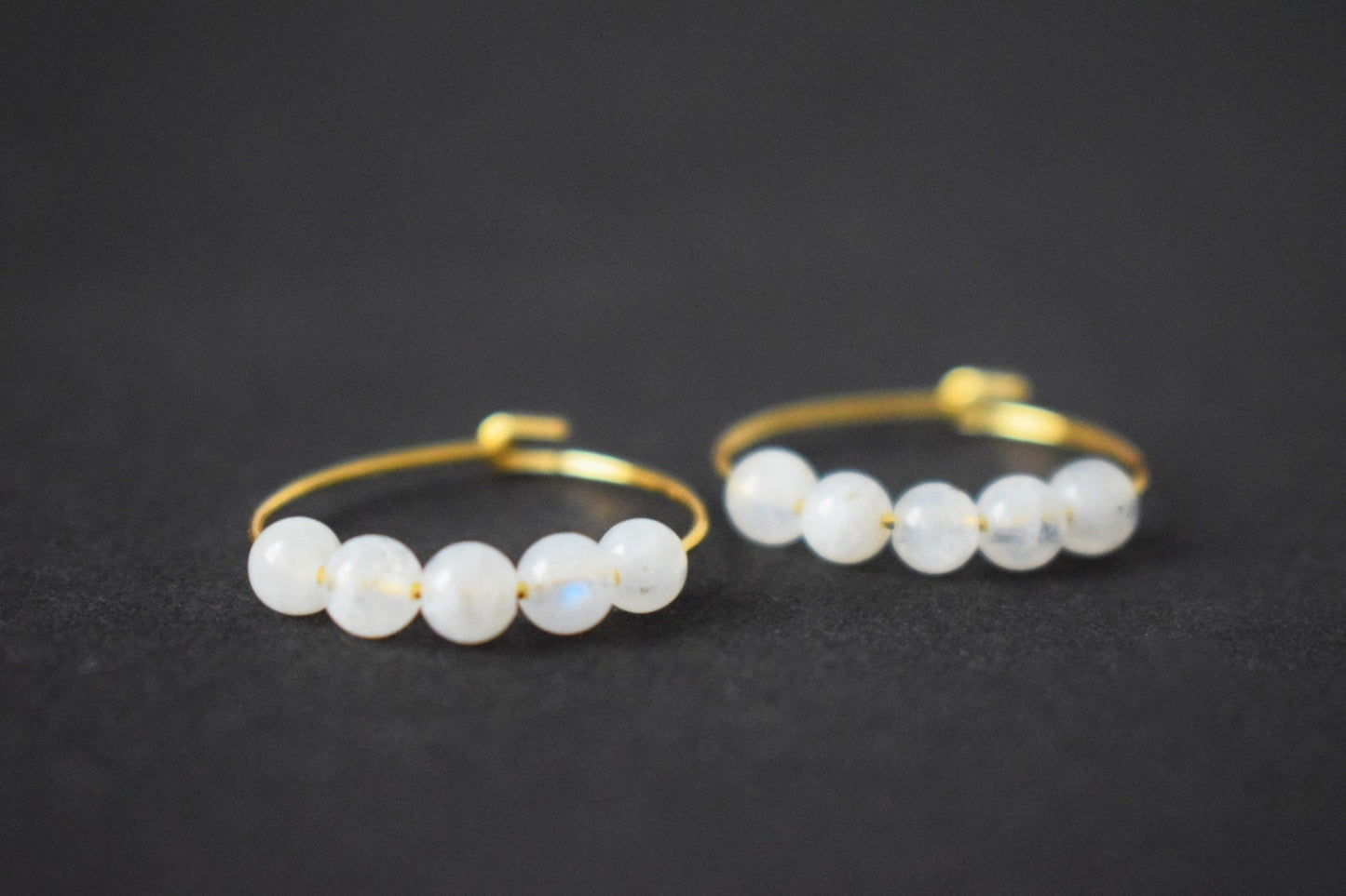 Mondstein Creolen mit 20mm 18k Chirurgenstahl Gold Creolen, Minimalistisch, Mondstein Gold Ohrringe, Jahrestag Geburtstagsgeschenk für Sie