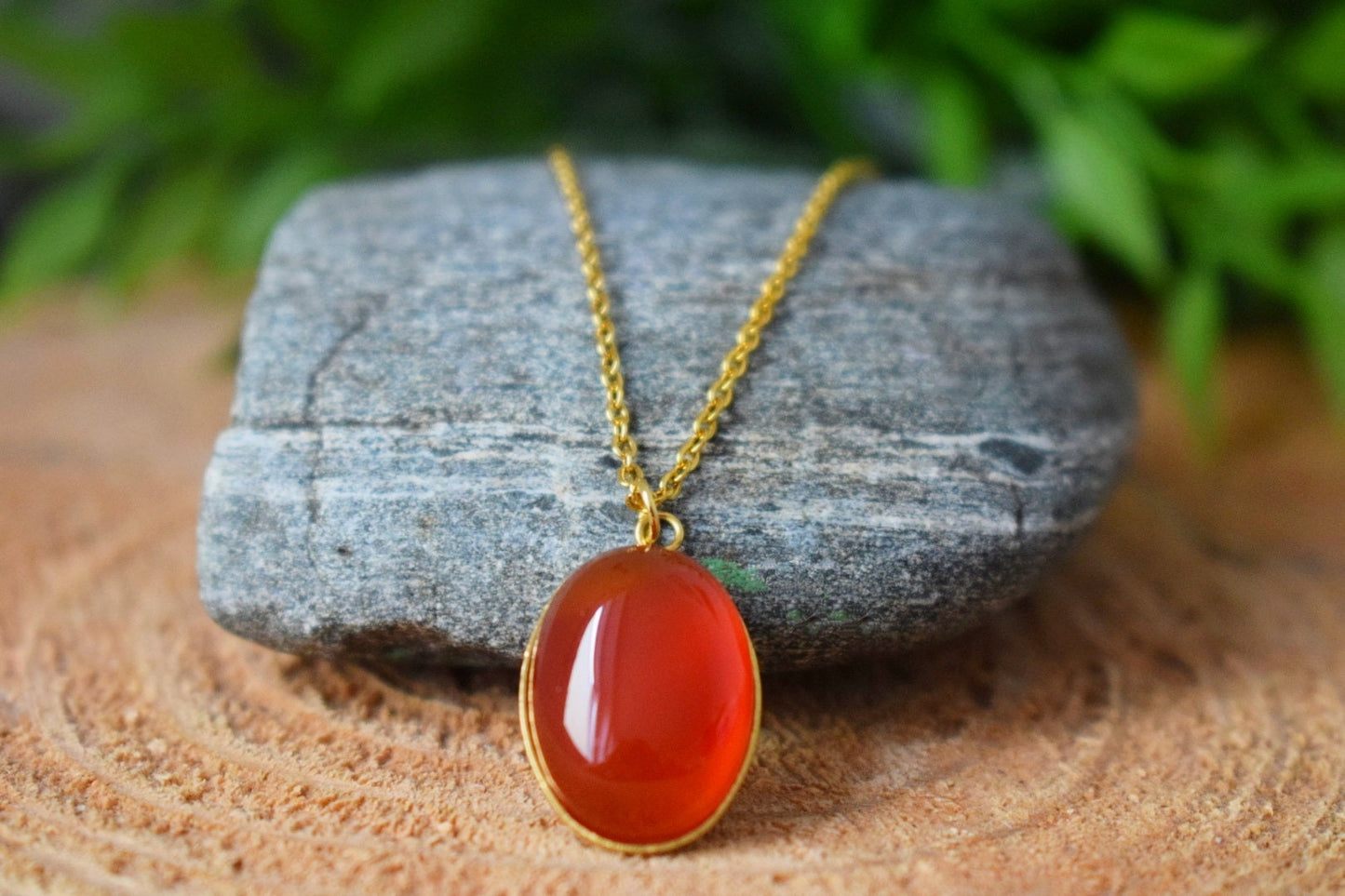 Rote Achat Halskette Gold, Ovale rote Edelstein Halskette, Rotgold, Roter Stein Anhänger Halskette, Achat Schmuck, handgefertigter Schmuck, Geschenk für Frauen