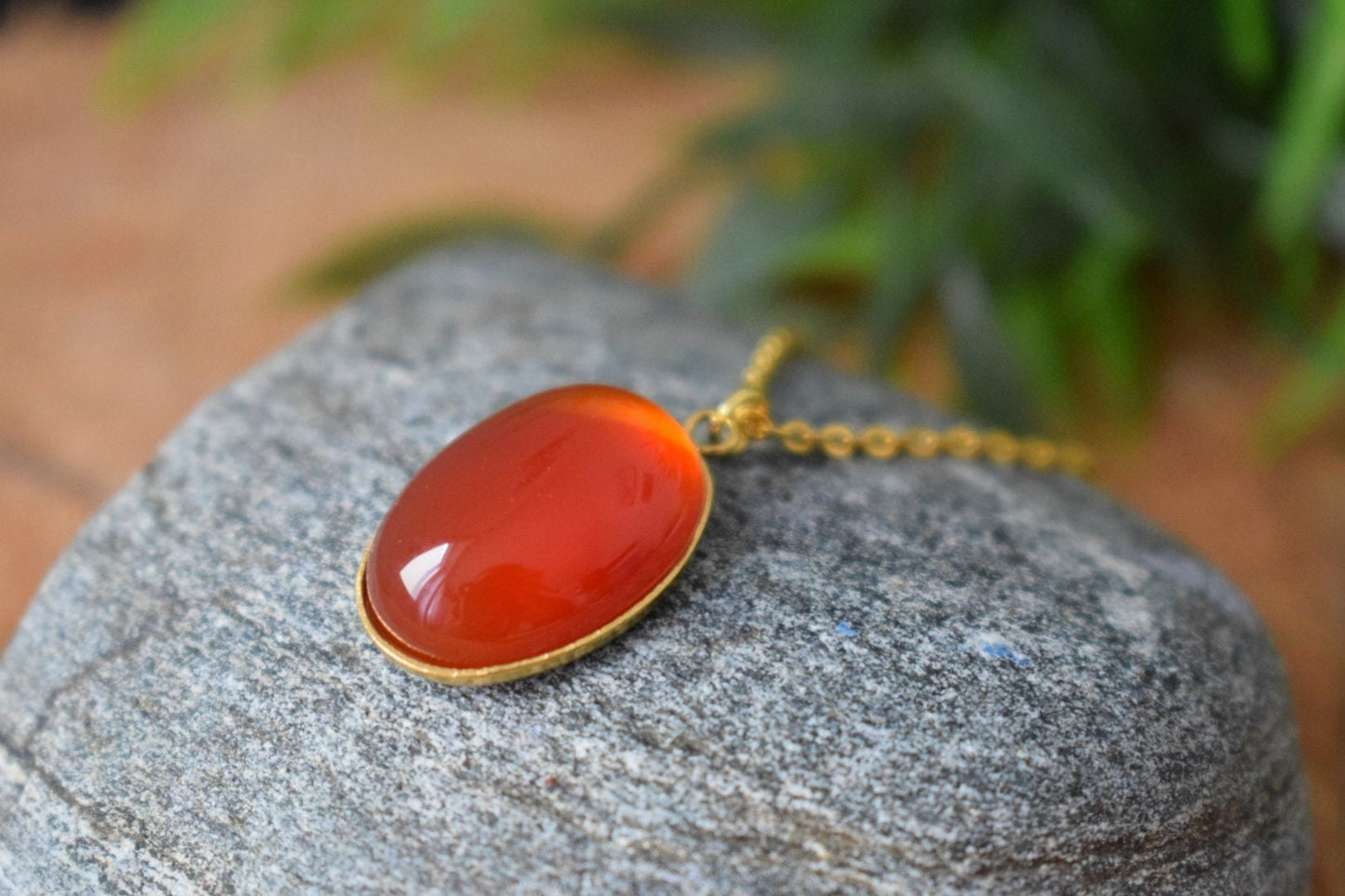 Rote Achat Halskette Gold, Ovale rote Edelstein Halskette, Rotgold, Roter Stein Anhänger Halskette, Achat Schmuck, handgefertigter Schmuck, Geschenk für Frauen