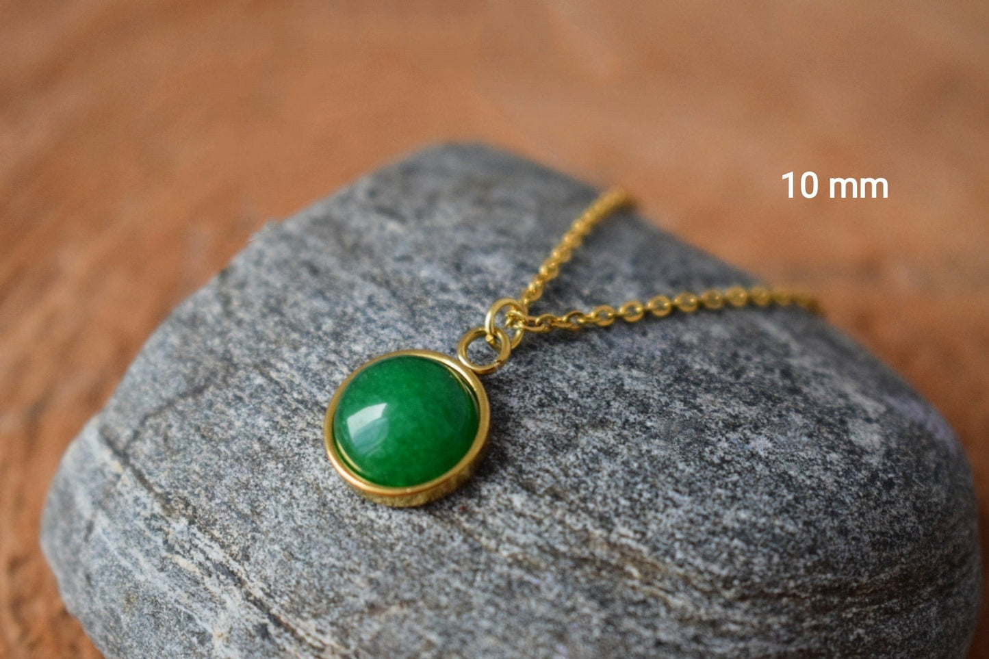 Kleine grüne Jade Ohrringe Gold, 8 mm Ohrringe, kleine Edelstein Ohrringe, Geschenke für Frauen, Jade Schmuck, Hochzeitstag Geschenk für Sie