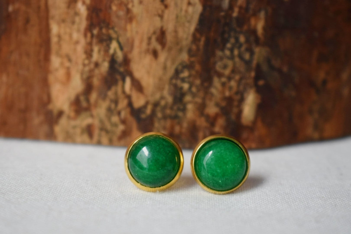 Jade Ohrstecker, 18k vergoldet, Grüne Jade Ohrstecker, Minimalistisch, 10mm Ohrringe, Positiver Schmuck, Edelstein, Geburtstagsgeschenk für Sie