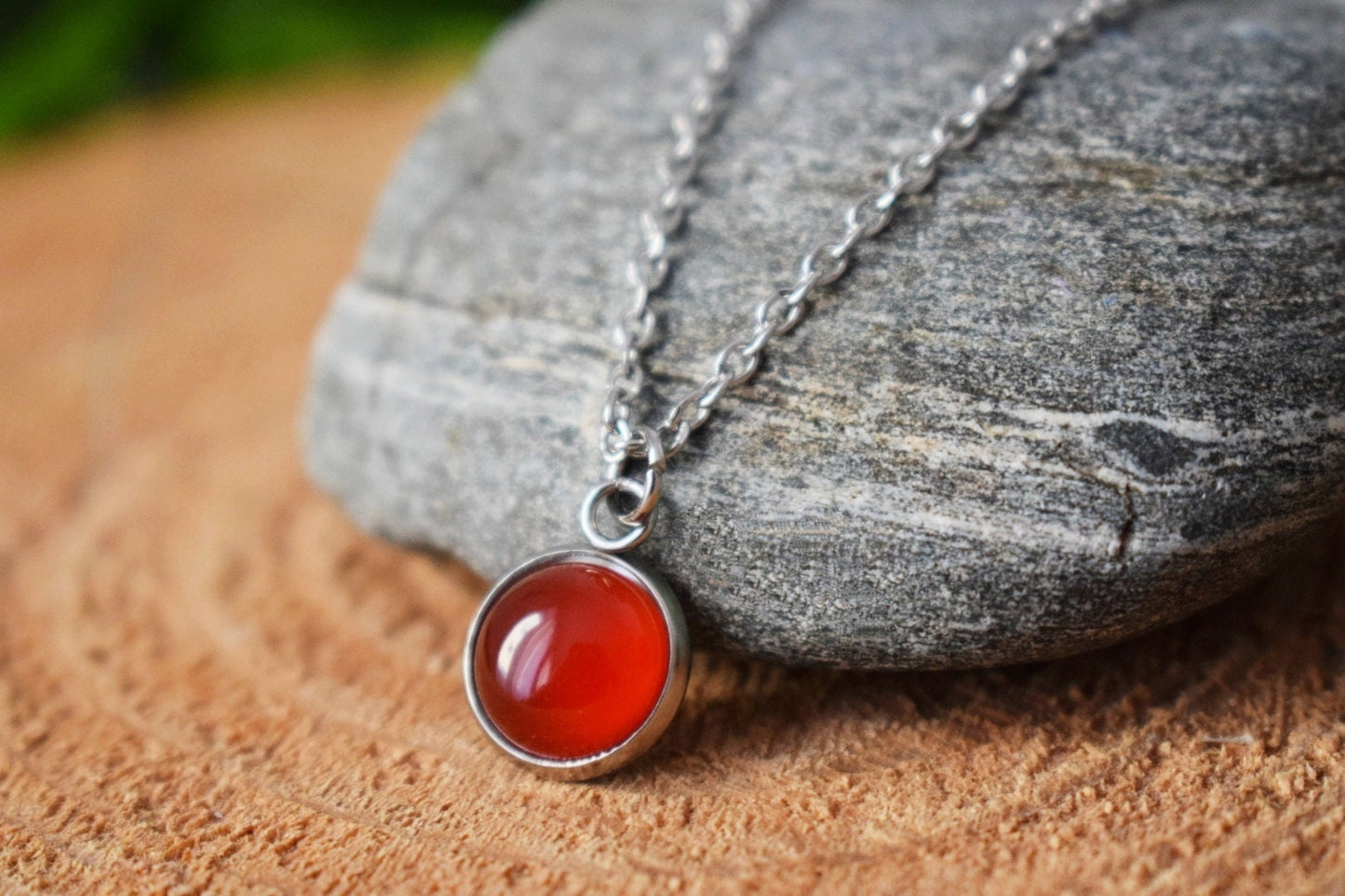 Rote Achat Halskette, Schlichte Edelstein Anhänger Halskette, Mini Edelstein rote Halskette, Roter Achat Schmuck, Handgemachter Schmuck, Geschenk für Sie