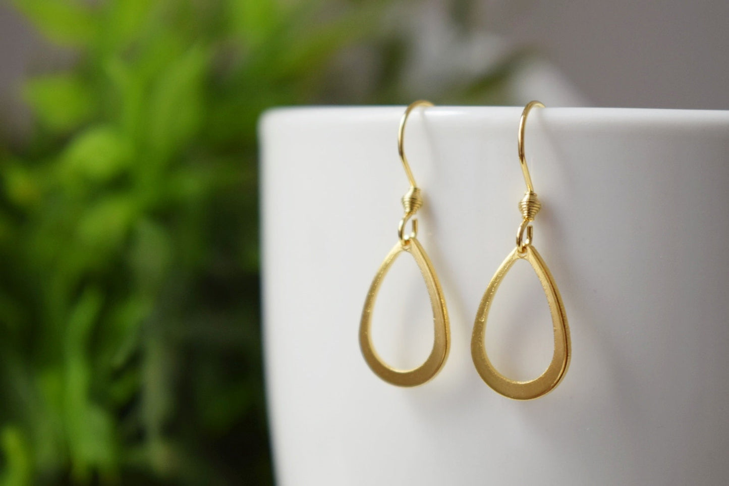 Tropfenkette, Geometrische Halskette aus vergoldetem Edelstahl, minimalistische Halskette mit Anhänger, SchmuckgeschenkBestes Weihnachtsgeschenk