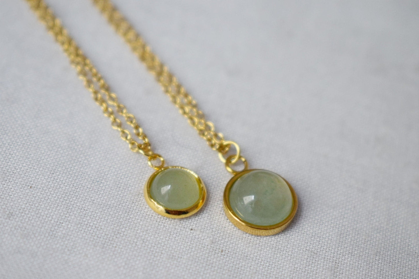 Halskette Grüner Aventurin, Kleiner Edelstein Goldener Anhänger, Naturstein Lagenkette, 18k vergoldeter Schmuck, Elegantes Geschenk für Sie