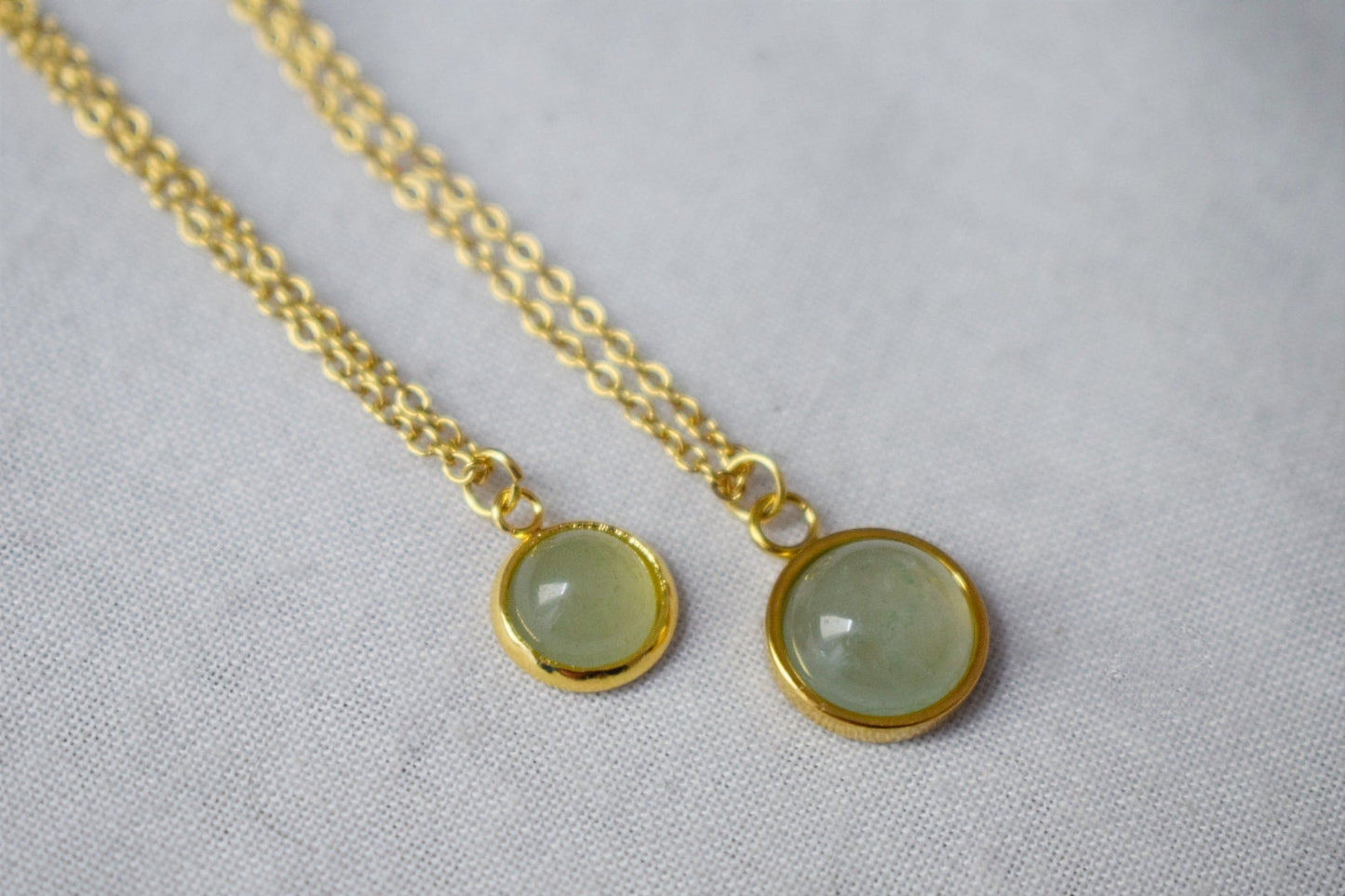 Halskette Grüner Aventurin, Kleiner Edelstein Goldener Anhänger, Naturstein Lagenkette, 18k vergoldeter Schmuck, Elegantes Geschenk für Sie