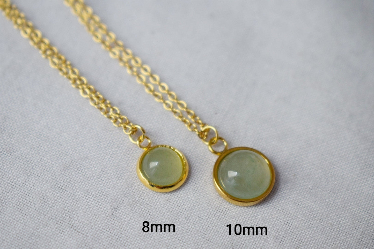 Halskette Grüner Aventurin, Kleiner Edelstein Goldener Anhänger, Naturstein Lagenkette, 18k vergoldeter Schmuck, Elegantes Geschenk für Sie