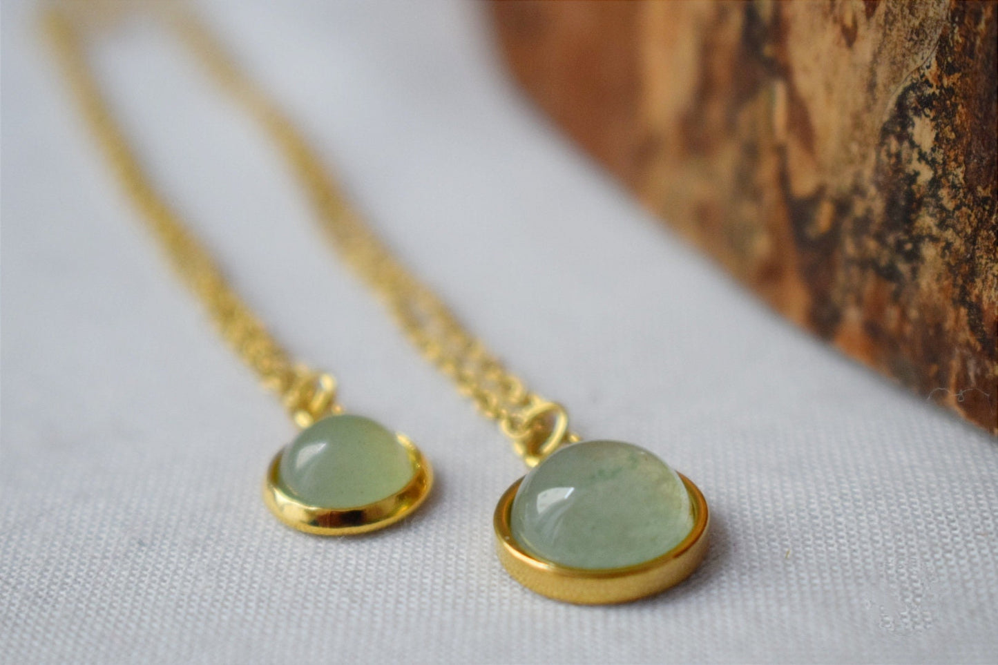 Halskette Grüner Aventurin, Kleiner Edelstein Goldener Anhänger, Naturstein Lagenkette, 18k vergoldeter Schmuck, Elegantes Geschenk für Sie