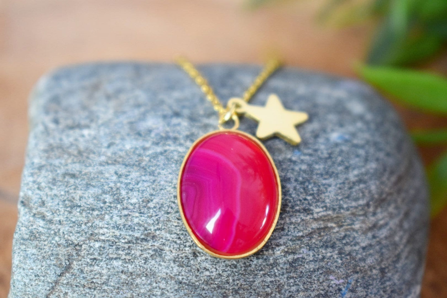 Halskette aus rosa Achat, Edelsteinkette mit Sternanhänger für Frauen, Steinanhänger, Boho-Schmuck, Einzigartiges Weihnachtsgeschenk für Sie
