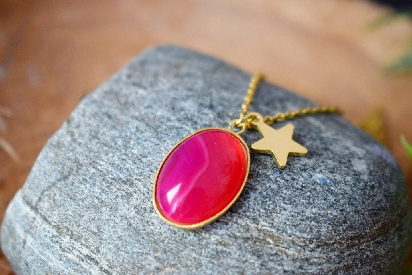 Halskette aus rosa Achat, Edelsteinkette mit Sternanhänger für Frauen, Steinanhänger, Boho-Schmuck, Einzigartiges Weihnachtsgeschenk für Sie