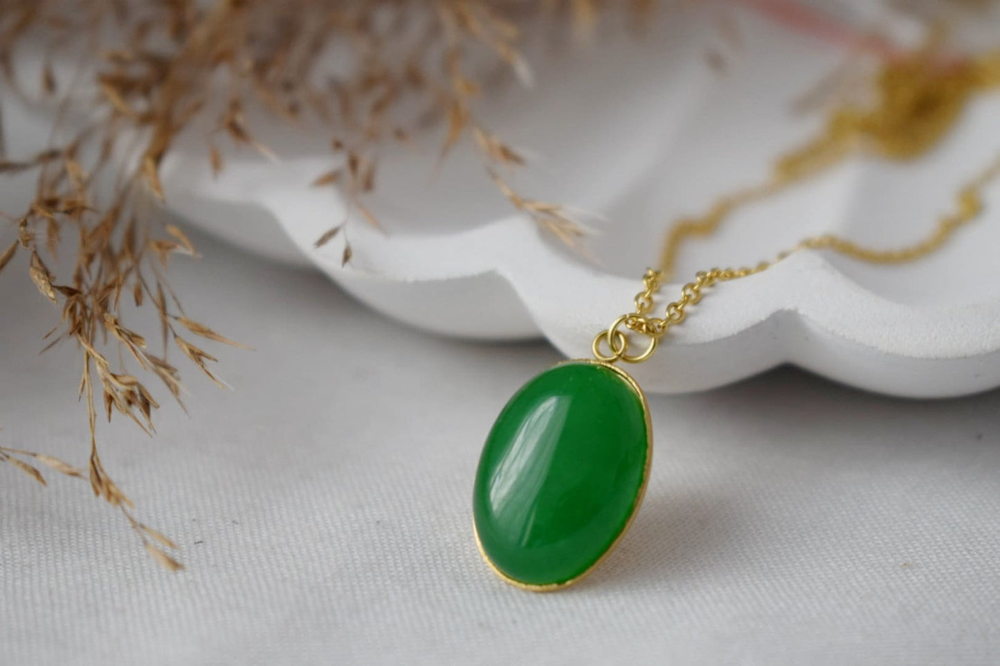 Grüne Jade Ohrringe Gold, Statement ovale Ohrhänger, Grüne Edelstein Tropfen Ohrringe, Stein Hängende Anhänger Ohrringe, Schmuck Geschenk für Sie