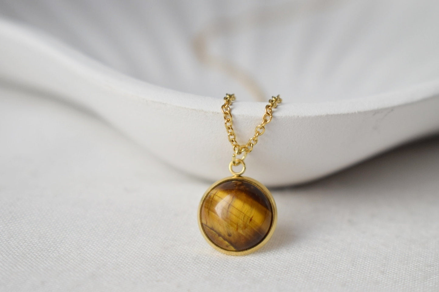 Tigerauge Halskette Gold mit Anhänger für Frauen, Edelstein, Tigerauge Schmuck, rund, Cabochon, Edelstahl, Steinkette, Geschenk für Sie