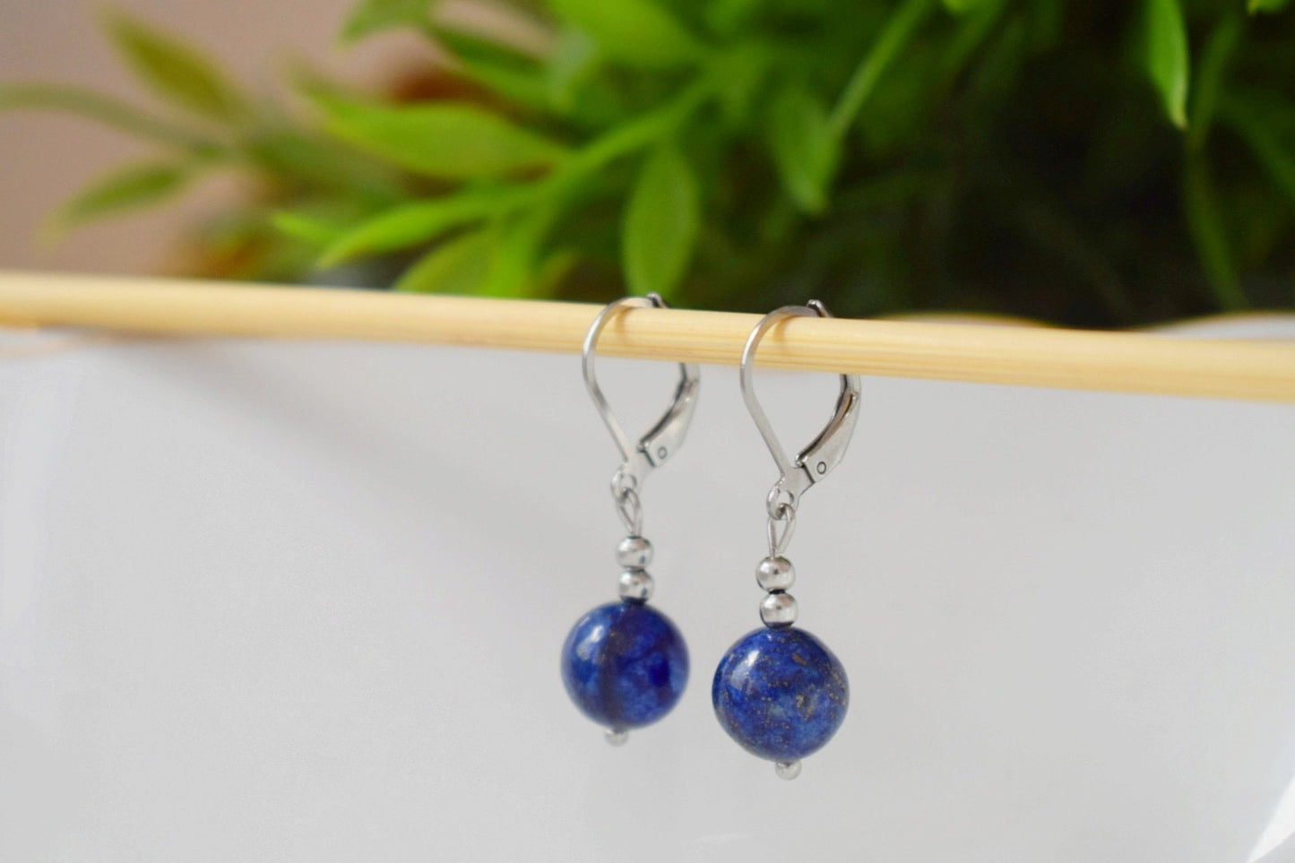 Ohrringe Lapislazuli Silber, Edelstein blaue Perle, Creolen, Lever Back, September Geburtsstein, Hängende Kugelsteinohrringe, Schmuckgeschenk für Sie