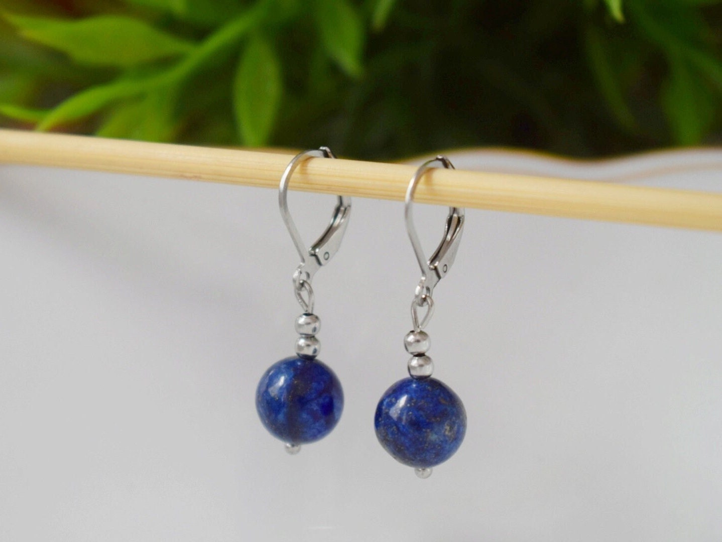 Ohrringe Lapislazuli Silber, Edelstein blaue Perle, Creolen, Lever Back, September Geburtsstein, Hängende Kugelsteinohrringe, Schmuckgeschenk für Sie