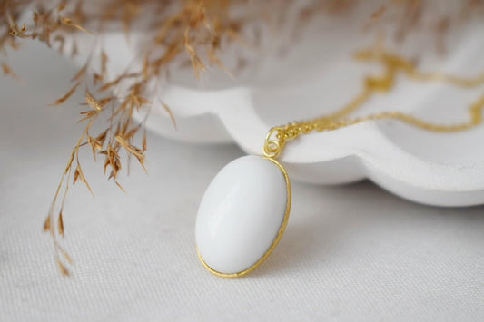 Weiße Jadekette Gold für Frauen, Weiße Edelstein ovale Goldkette, Lange Goldkette, Jade Anhänger, handgefertigter Schmuck, Geschenk für Sie
