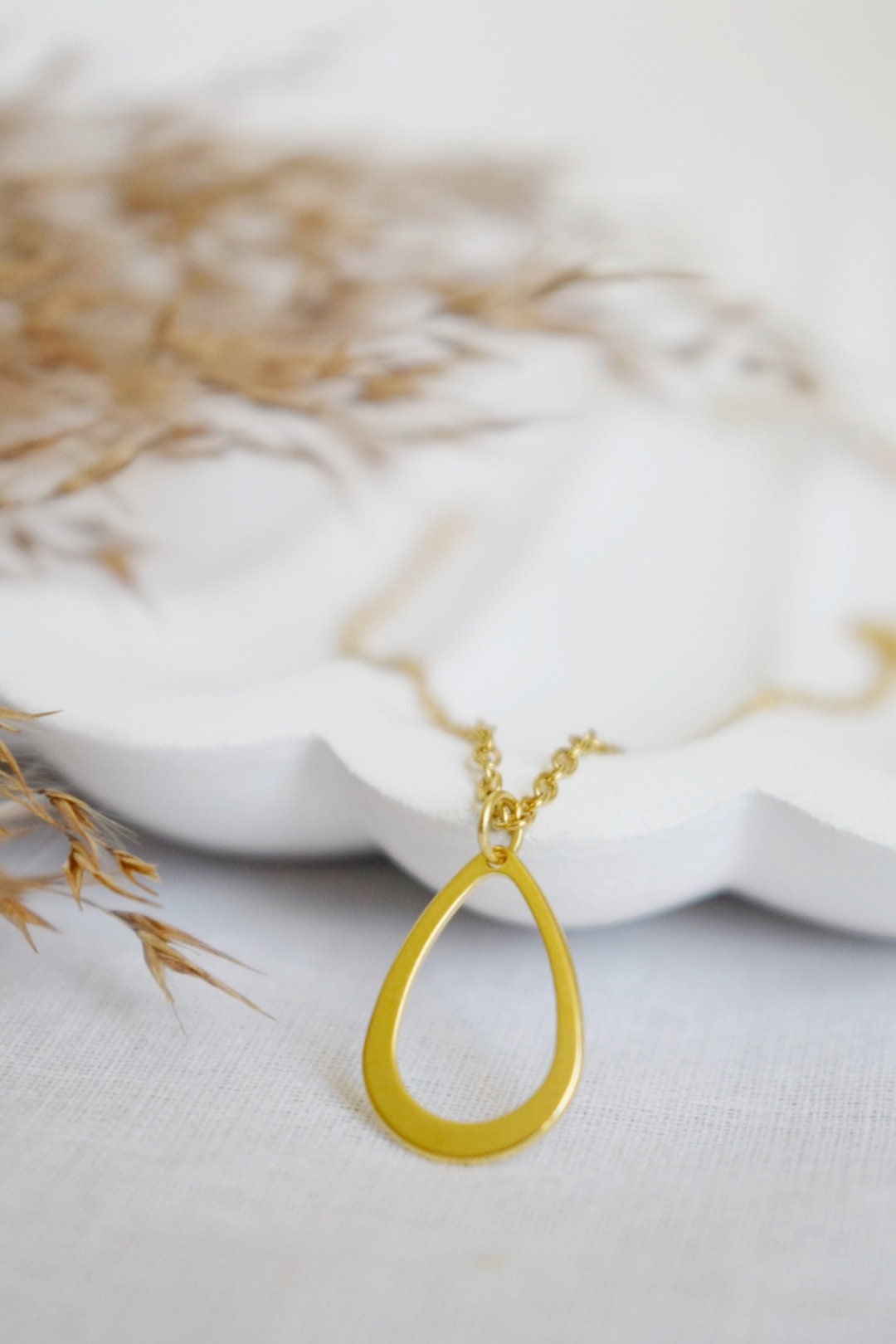 Tropfenkette, Geometrische Halskette aus vergoldetem Edelstahl, minimalistische Halskette mit Anhänger, SchmuckgeschenkBestes Weihnachtsgeschenk