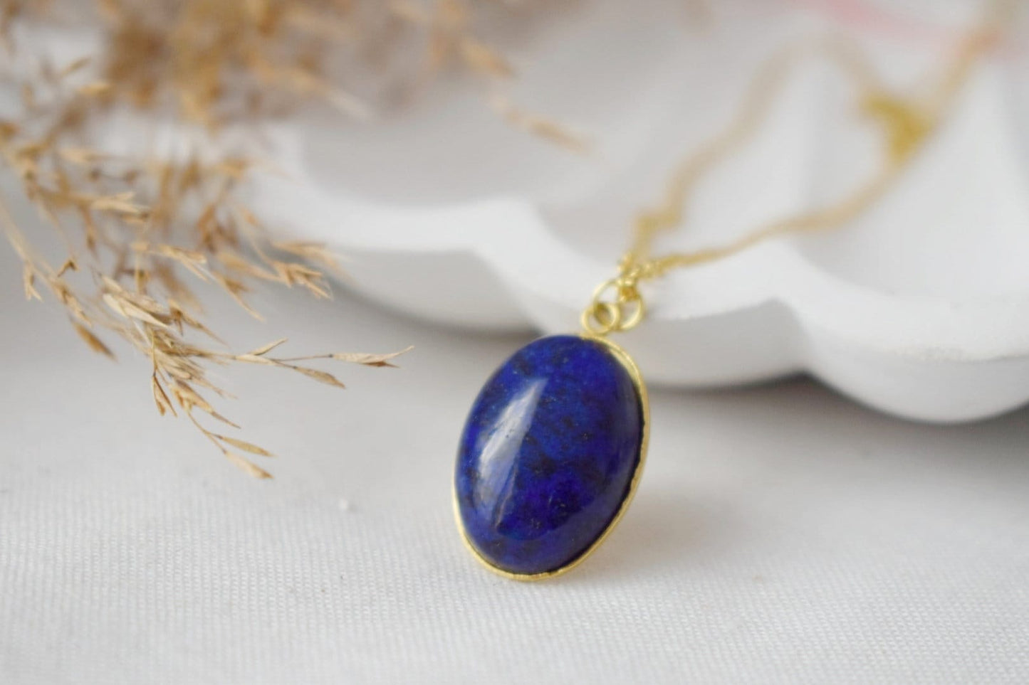 Lapislazuli Gold Ohrringe, Ovale blaue Lapis Ohrringe, Königsblau, Hängende Ohrringe, September Geburtsstein Schmuck, Lapis, Geschenk für Sie