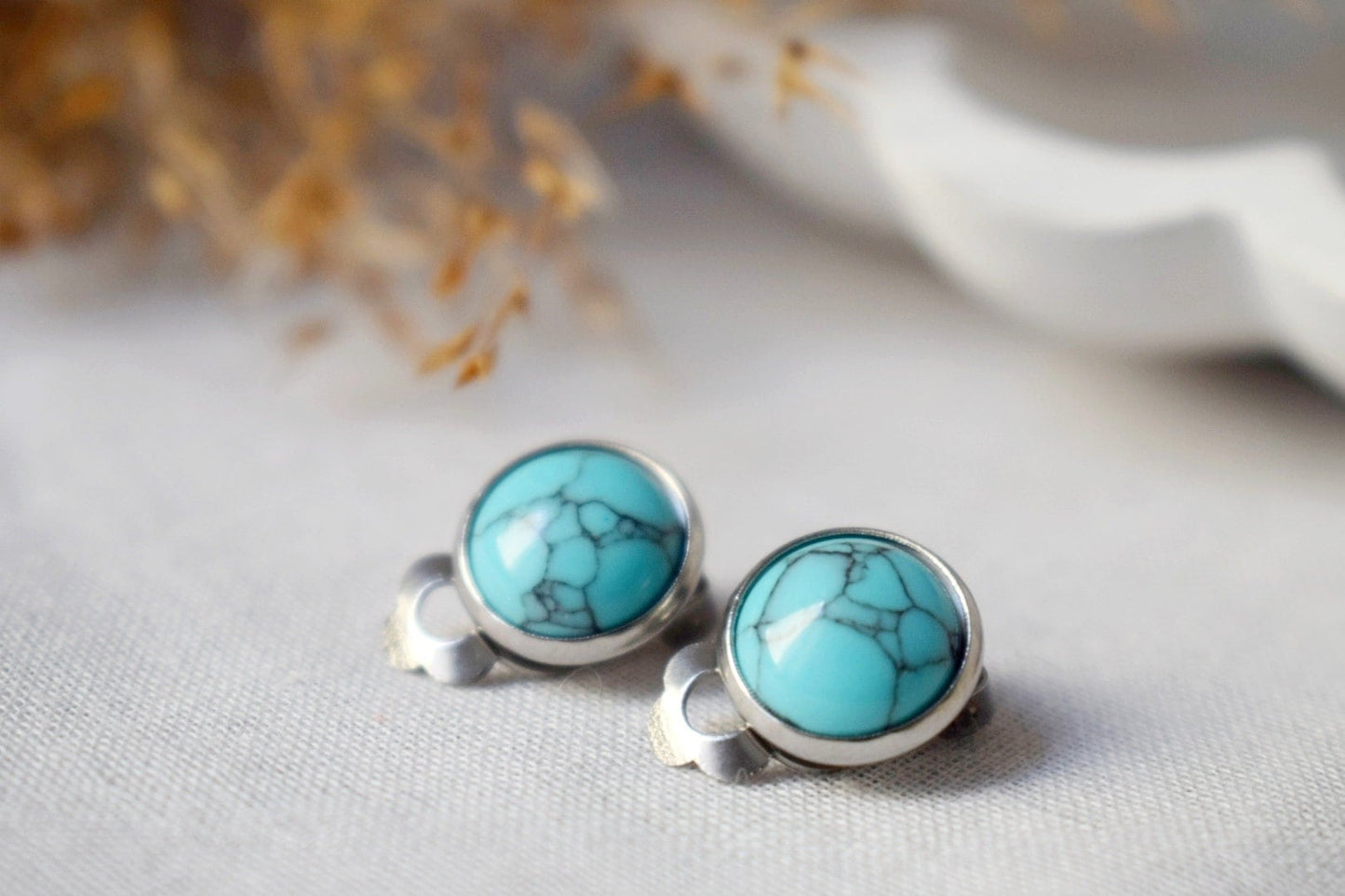 Ohrclips türkis, Ohrclips mit blauen Edelsteinen für Frauen, Ohrringe aus chirurgischem Edelstahl ohne Ohrloch, leichter handgefertigter Schmuck