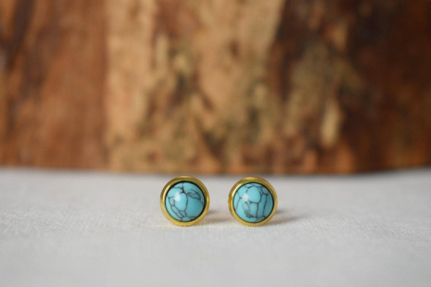 Mini türkise Ohrstecker, 18 Karat vergoldete 6 mm Ohrringe, Edelstein, Blaugold, Minimalistisch, Klein, Ohrstecker für Frauen, Geschenkschmuck