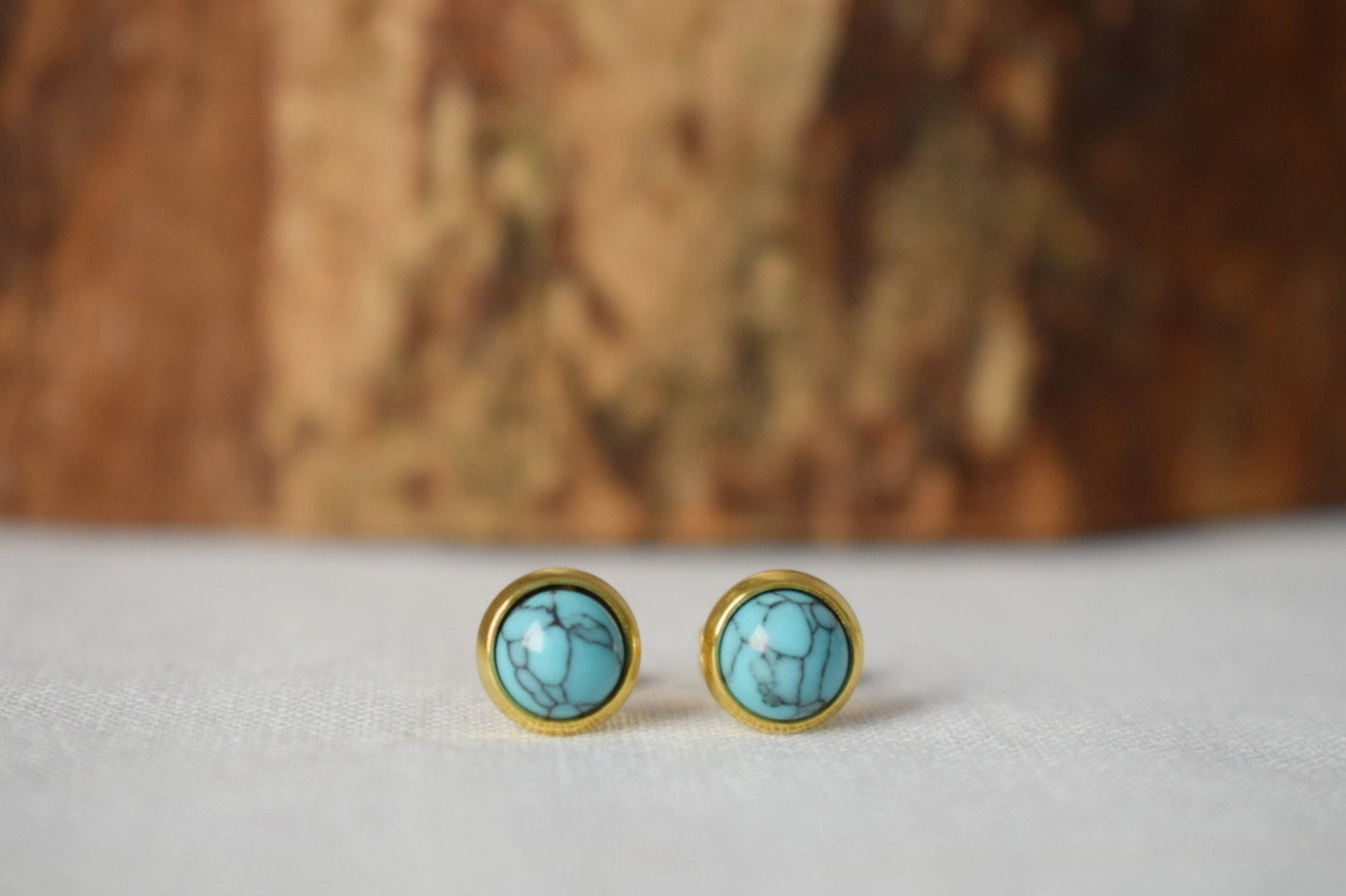 Mini türkise Ohrstecker, 18 Karat vergoldete 6 mm Ohrringe, Edelstein, Blaugold, Minimalistisch, Klein, Ohrstecker für Frauen, Geschenkschmuck