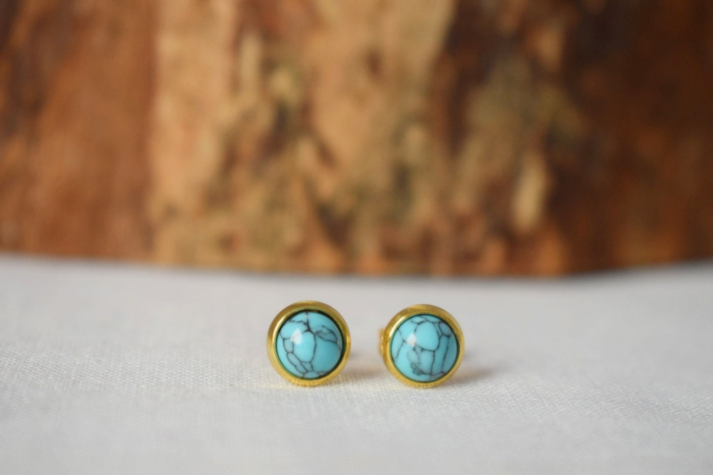 Mini türkise Ohrstecker, 18 Karat vergoldete 6 mm Ohrringe, Edelstein, Blaugold, Minimalistisch, Klein, Ohrstecker für Frauen, Geschenkschmuck