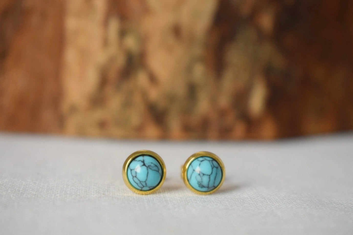 Mini türkise Ohrstecker, 18 Karat vergoldete 6 mm Ohrringe, Edelstein, Blaugold, Minimalistisch, Klein, Ohrstecker für Frauen, Geschenkschmuck