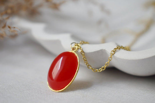 Rote Jade Anhänger Halskette Gold für Frauen, Ovale Edelstein rote Halskette, Rote Stein Halskette, Rotgold, Jade Schmuck, Handgemachtes Geschenk für Sie