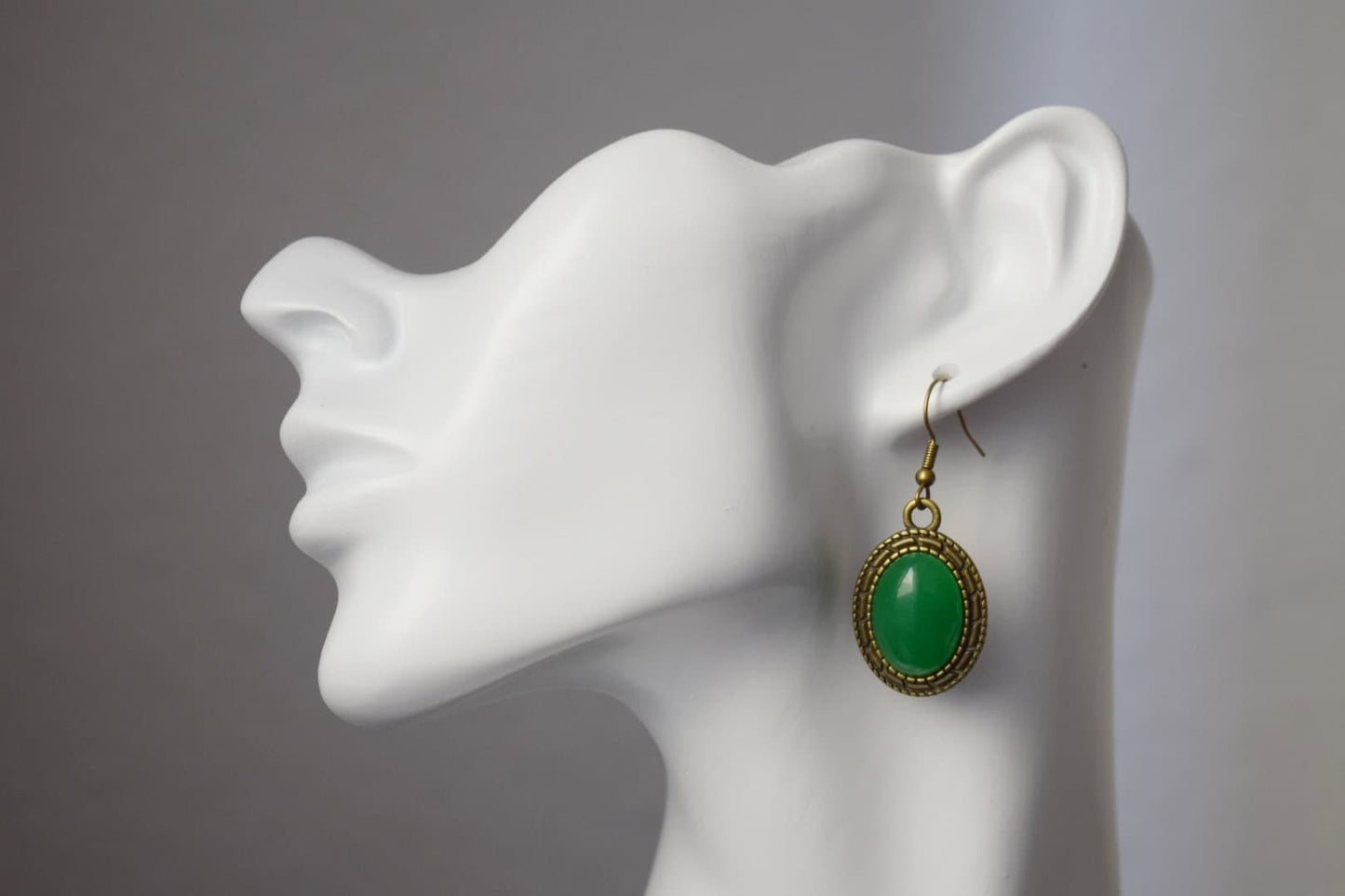 Vintage Grüne Jade Halskette für Frauen, Oval, Bronze, Grüne Edelstein Halskette, Jade Anhänger, Boho, handgefertigtes Schmuckgeschenk für Sie