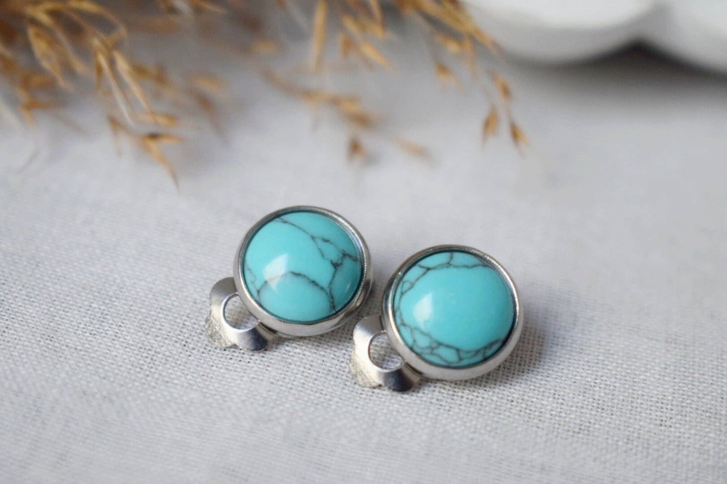 Ohrclips türkis, Ohrclips mit blauen Edelsteinen für Frauen, Ohrringe aus chirurgischem Edelstahl ohne Ohrloch, leichter handgefertigter Schmuck