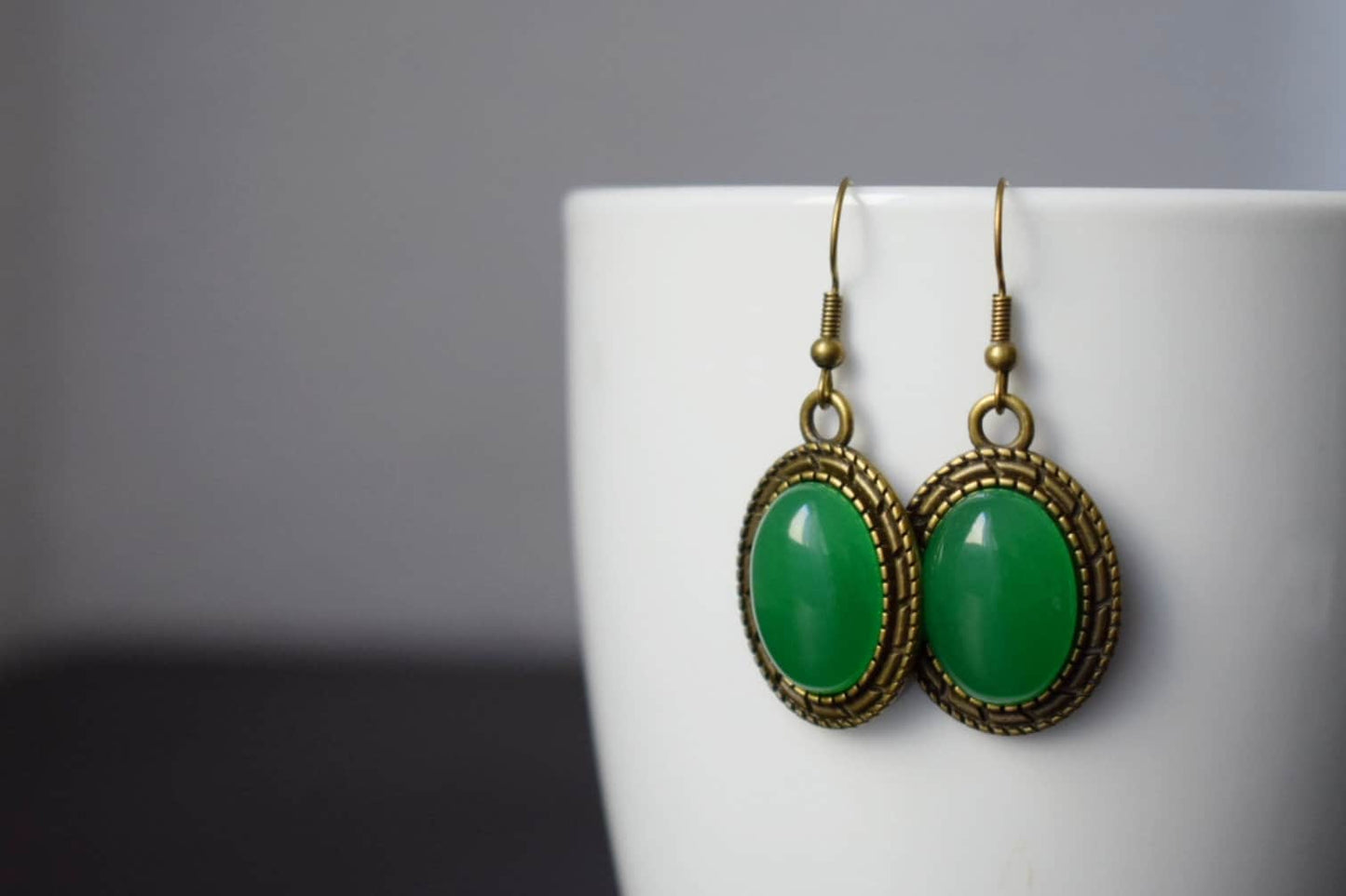 Vintage Grüne Jade Halskette für Frauen, Oval, Bronze, Grüne Edelstein Halskette, Jade Anhänger, Boho, handgefertigtes Schmuckgeschenk für Sie