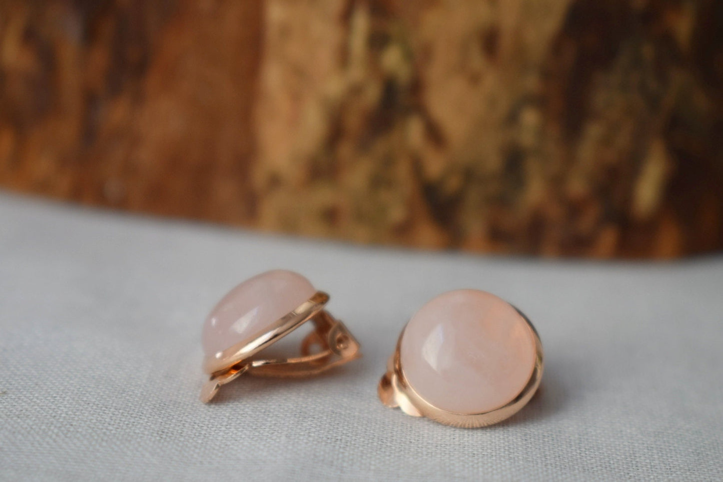Roségoldene Ohrclips aus Rosenquarz für Frauen, Edelstein, Nicht durchbohrte Ohrringe, Rosa Stein, Edelstahl, Rosenquarzschmuck