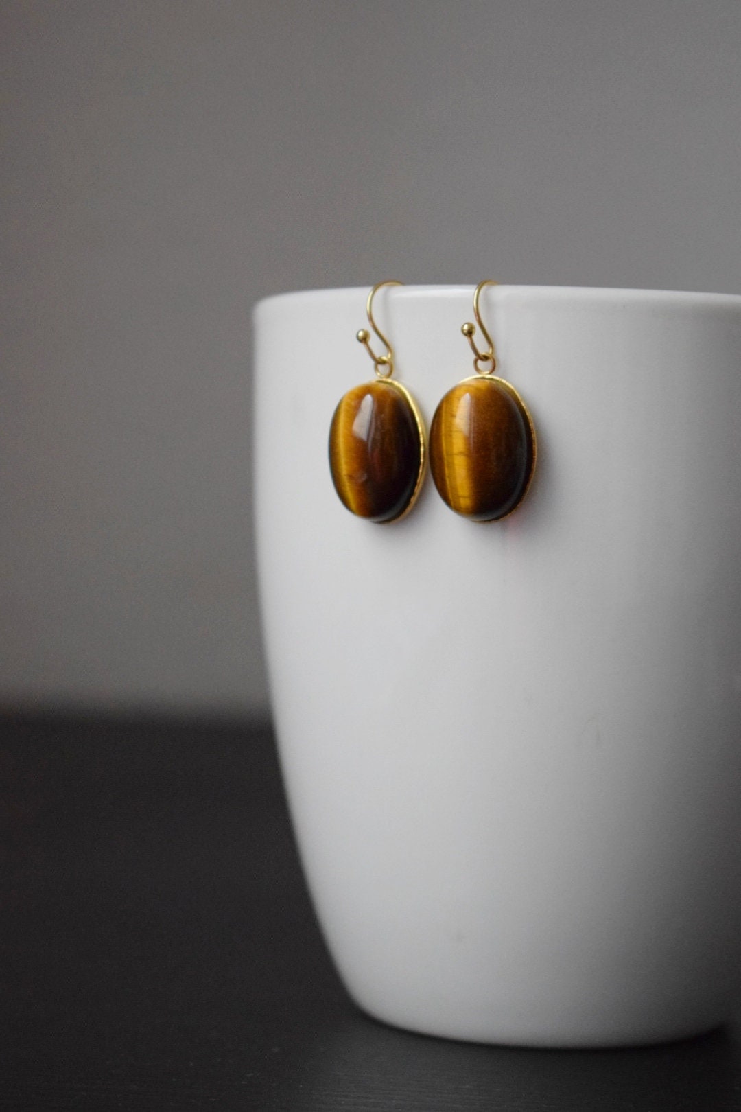 Ovale Tigerauge Ohrringe Gold, Edelstein Ohrhänger, Goldbraune Stein Hängeohrringe, Chakra, Heilstein, Tigerauge Schmuck, Geschenk