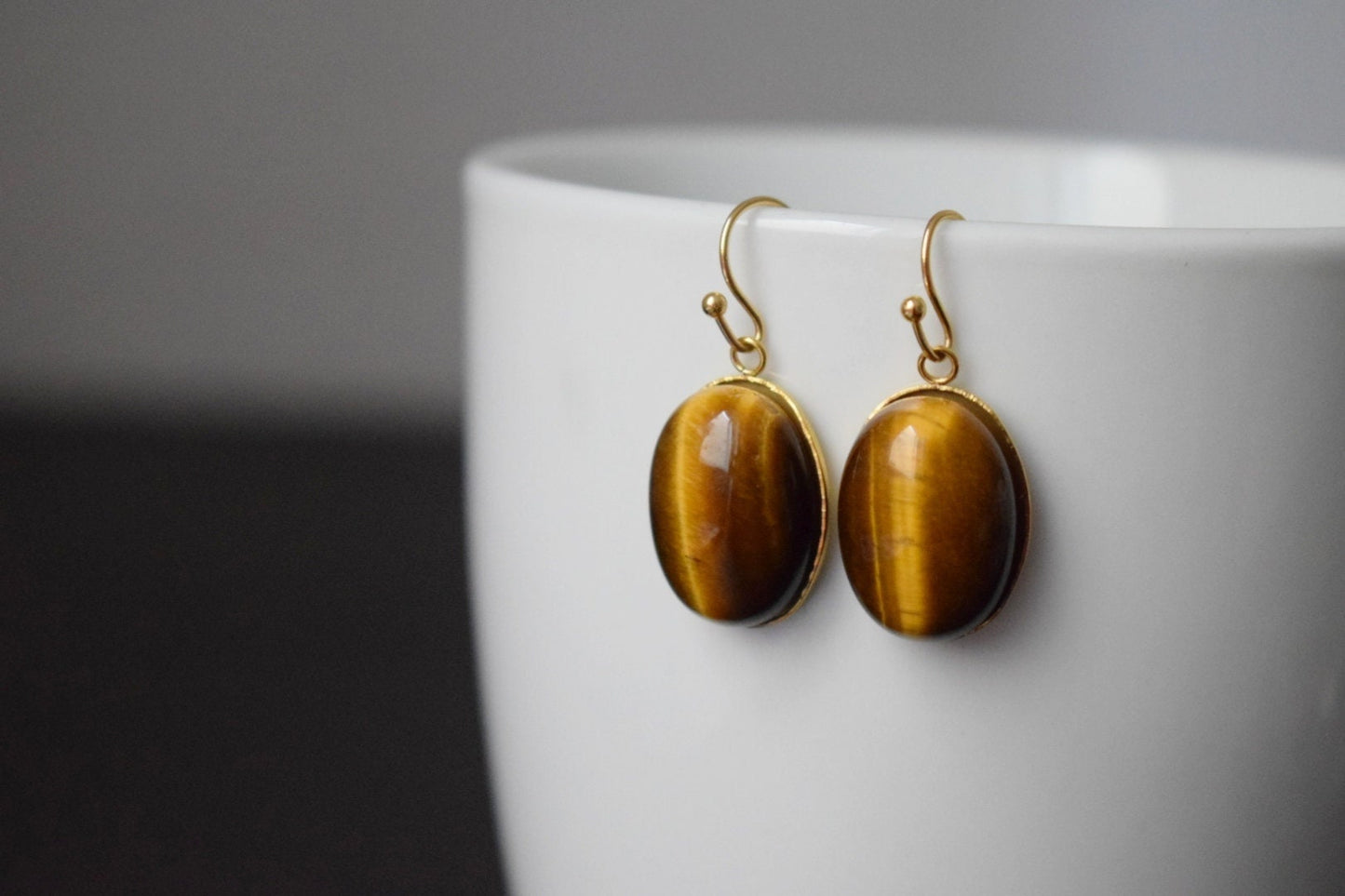 Ovale Tigerauge Ohrringe Gold, Edelstein Ohrhänger, Goldbraune Stein Hängeohrringe, Chakra, Heilstein, Tigerauge Schmuck, Geschenk