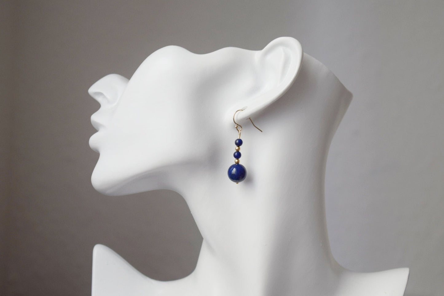 Goldgefüllte Lapisohrringe, Lapislazuli-Ohrringe, Edelsteinohrringe, Steinohrringe, Gold, 14 Karat, Dunkelblau, zierlich, Geschenk für Frauen