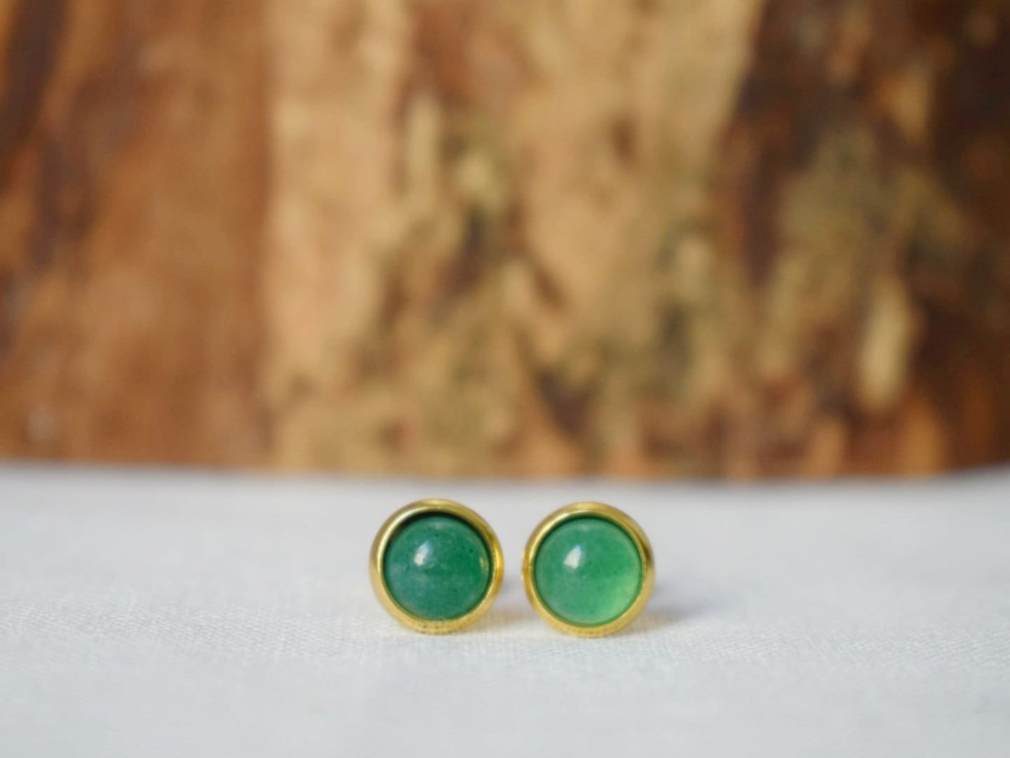 Mini Grüne Aventurin 6mm Ohrstecker, Edelstein Kleine Ohrringe, 18k vergoldeter Edelstahl, Minimalistisch, Geburtsstein Schmuck Geschenk