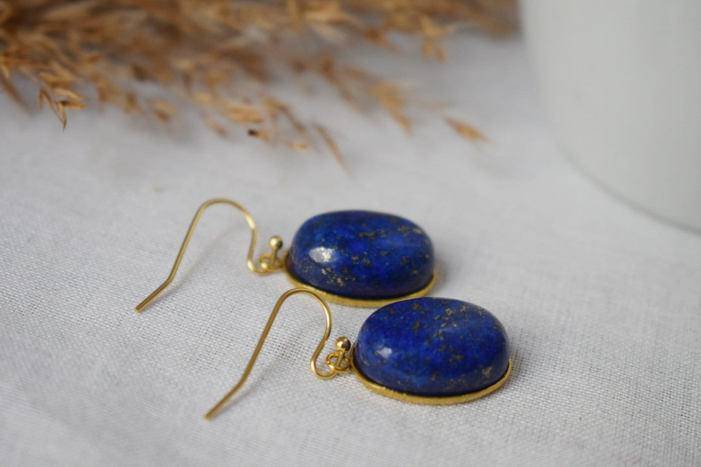 Lapislazuli Gold Ohrringe, Ovale blaue Lapis Ohrringe, Königsblau, Hängende Ohrringe, September Geburtsstein Schmuck, Lapis, Geschenk für Sie