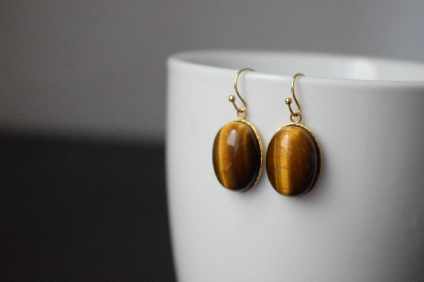 Ovale Tigerauge Ohrringe Gold, Edelstein Ohrhänger, Goldbraune Stein Hängeohrringe, Chakra, Heilstein, Tigerauge Schmuck, Geschenk