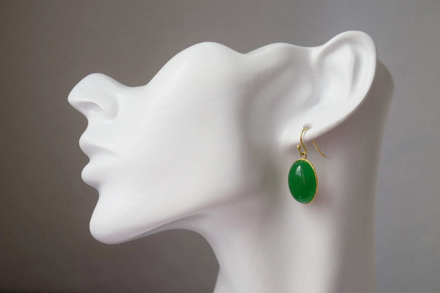 Grüne Jade Ohrringe Gold, Statement ovale Ohrhänger, Grüne Edelstein Tropfen Ohrringe, Stein Hängende Anhänger Ohrringe, Schmuck Geschenk für Sie
