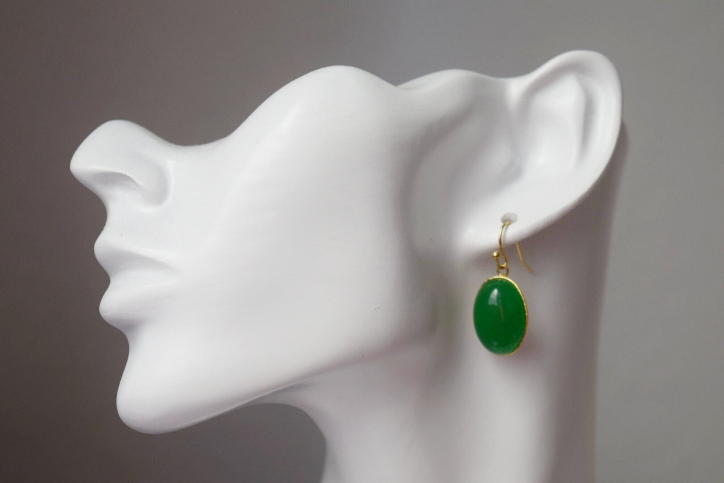 Grüne Jade Ohrringe Gold, Statement ovale Ohrhänger, Grüne Edelstein Tropfen Ohrringe, Stein Hängende Anhänger Ohrringe, Schmuck Geschenk für Sie