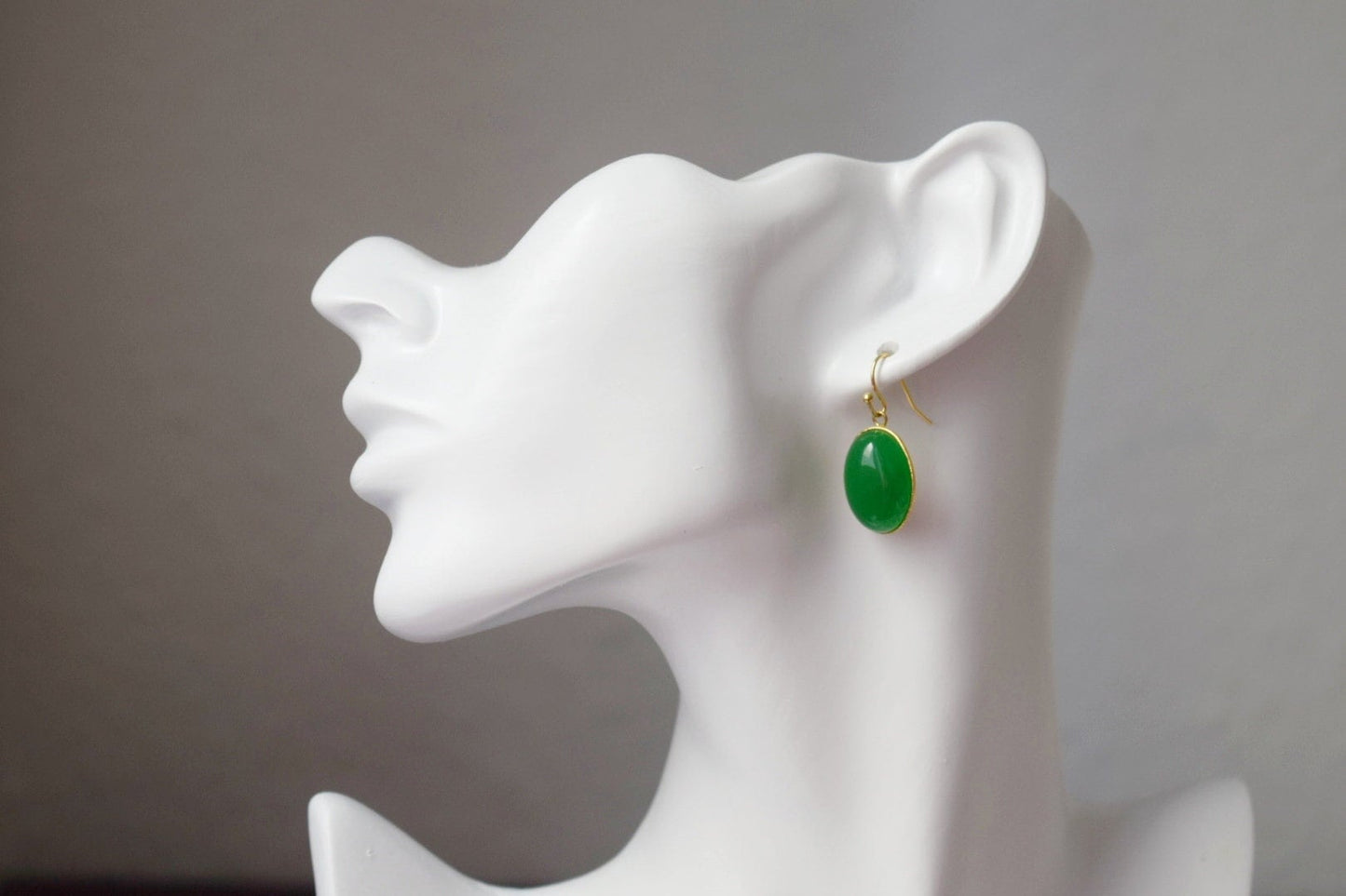 Grüne Jade Ohrringe Gold, Statement ovale Ohrhänger, Grüne Edelstein Tropfen Ohrringe, Stein Hängende Anhänger Ohrringe, Schmuck Geschenk für Sie