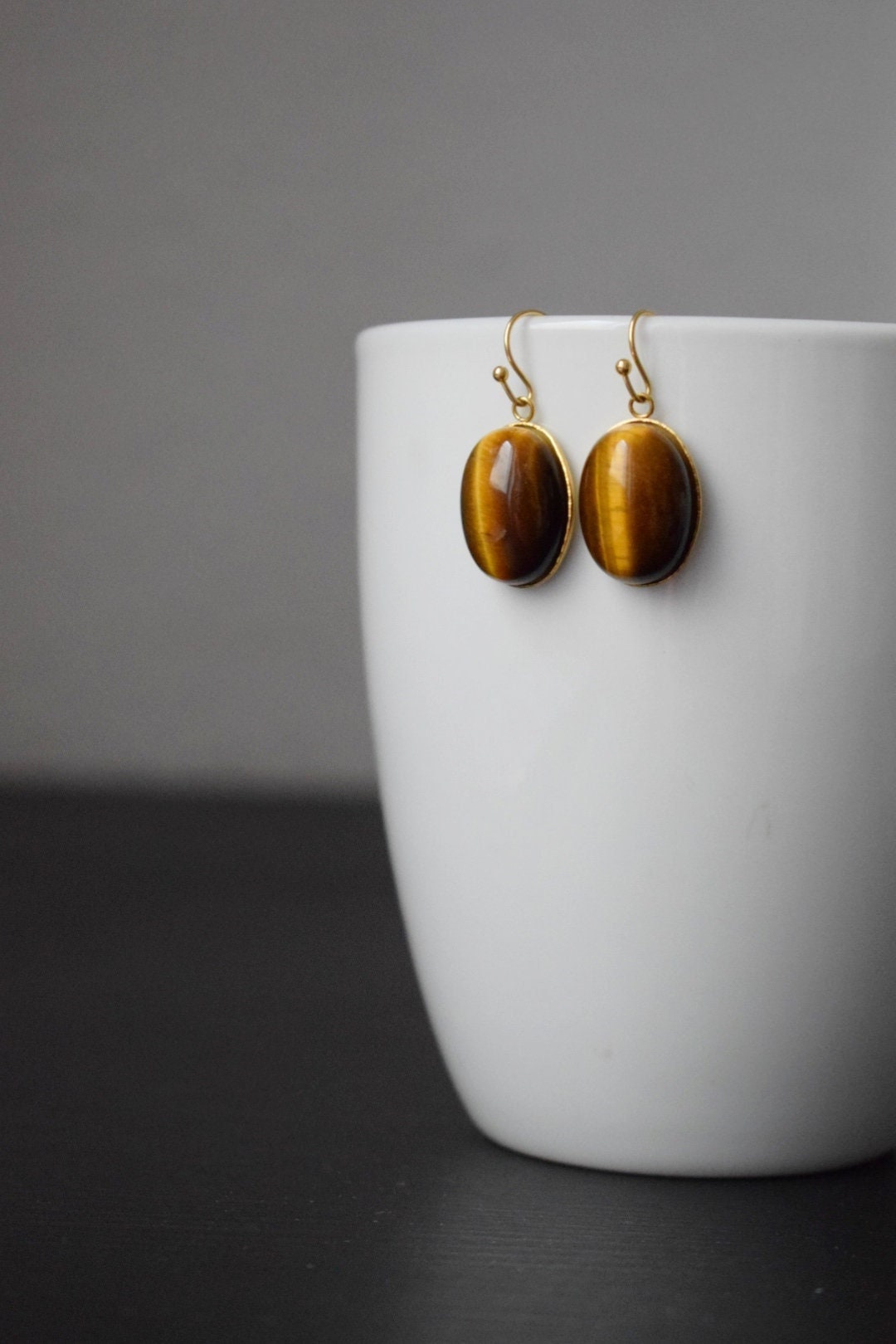 Ovale Tigerauge Ohrringe Gold, Edelstein Ohrhänger, Goldbraune Stein Hängeohrringe, Chakra, Heilstein, Tigerauge Schmuck, Geschenk