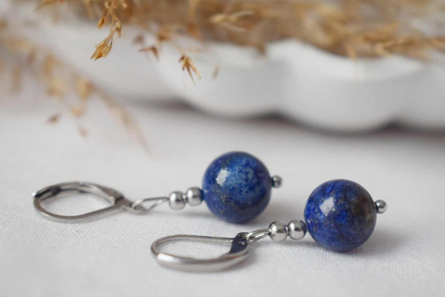 Ohrringe Lapislazuli Silber, Edelstein blaue Perle, Creolen, Lever Back, September Geburtsstein, Hängende Kugelsteinohrringe, Schmuckgeschenk für Sie