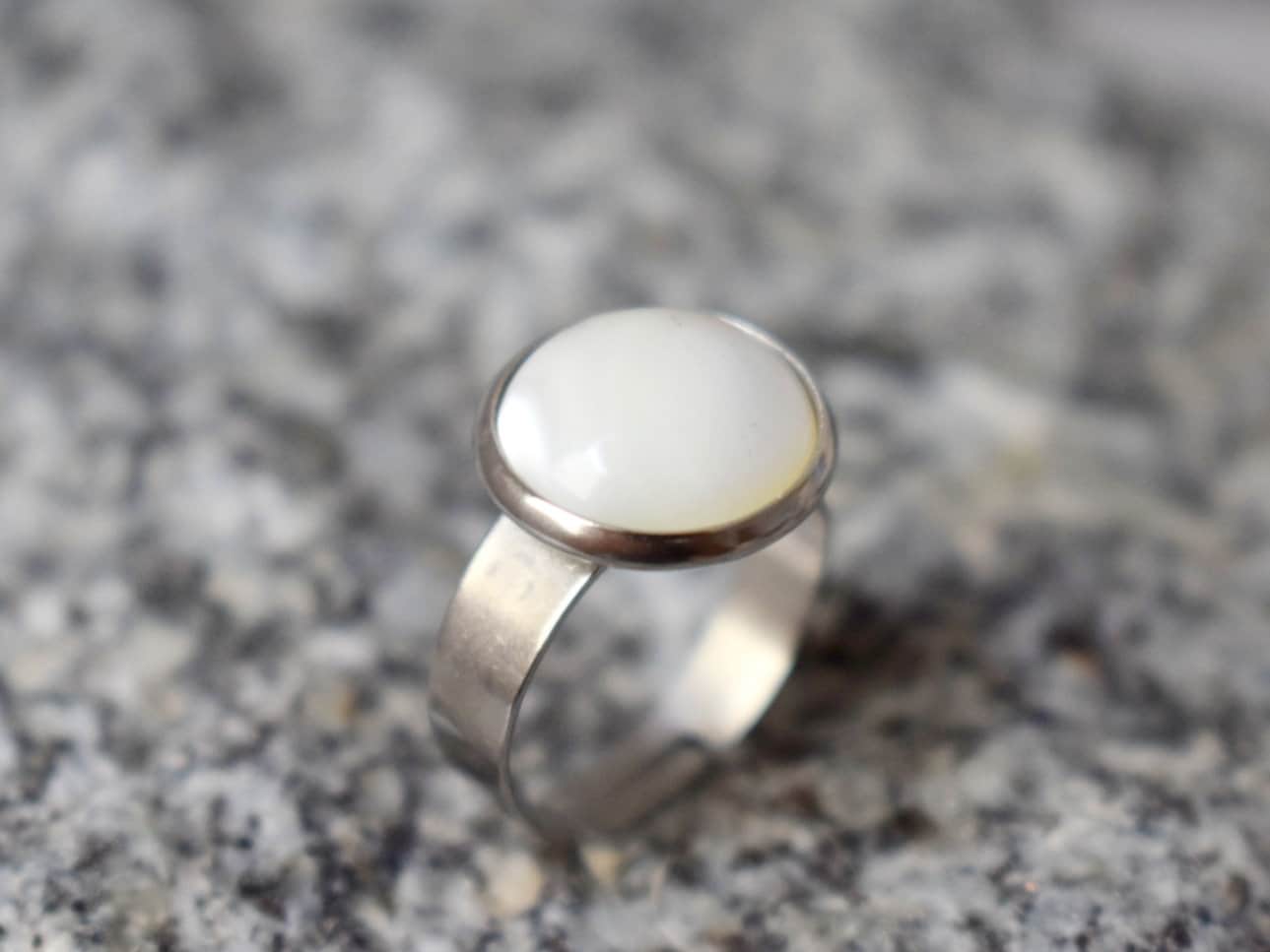 Perlmuttring für Frauen, Perlenring silber, Verstellbarer Ring für jeden Tag, Weißer runder Ring, Perlmuttschmuck, Geburtstagsgeschenk für Sie