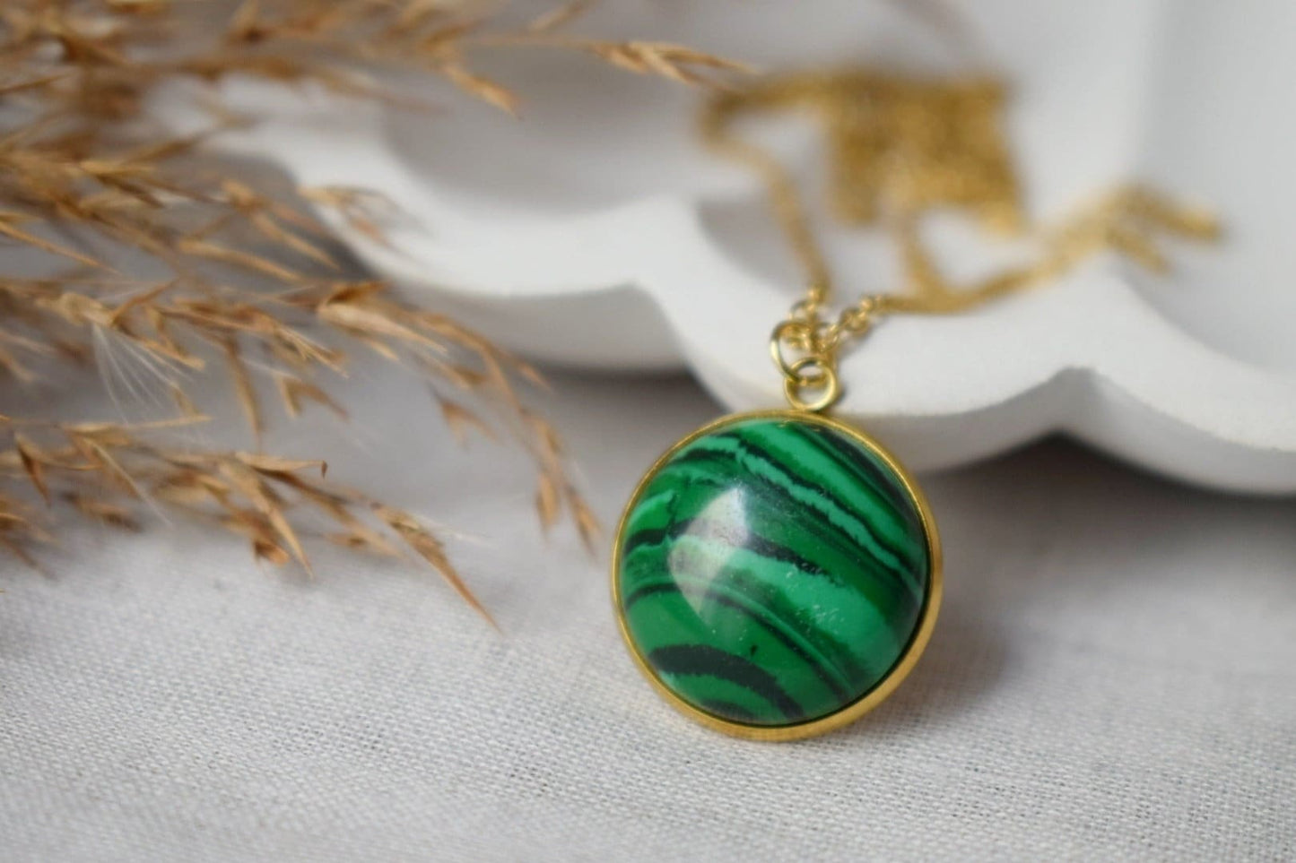 Malachit Halskette Gold, Grüne Edelstein Halskette mit rundem Anhänger für Frauen, Boho Handgemachter Schmuck, Geschenk für Sie